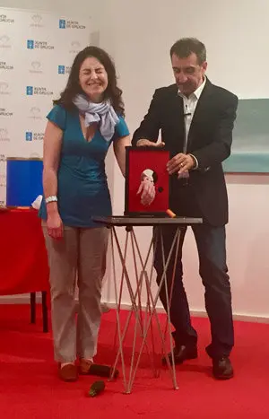 4. El siempre sorprendente truco de la guillotina que contó con la colaboración de una voluntaria