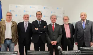 Xosé A. Perozo, Darío Villanueva, Anxo Lorenzo, César Antonio Molina, Paco López-Barxas y José Ramón, antes de comenzar la presentación 