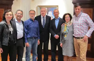 El delegado de la Xunta, José Ramón Ónega, en el centro, con miembros de la Junta Directiva de la Sociedad Española de Psicología Social