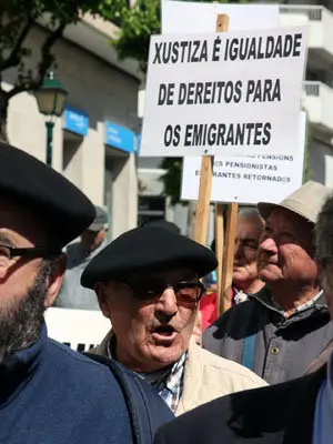 manifestación de la plataforma de emigrantes retornados