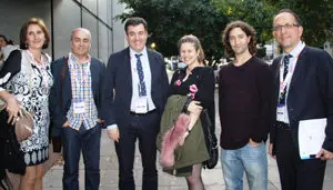 Conselleiro Secretario xeral y Directora Bibliotecas junto a escritores entrando  a la Feria