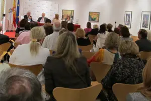 El público llenó la sala en la presentación de la novela de Viruca Yebra