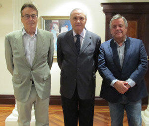 El secretario de Asomega, Adolfo de la Fuente, el delegado de la Xunta en Madrid, José Ramón Ónega, y el presidente de Asomega, Julio Ancochea