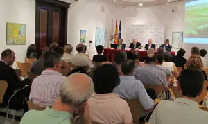 Un momento de la celebración de la mesa redonda, a la que asistió numeroso público