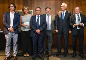 21:15 Hotel Santemar, Santander. El presidente de Cantabria, Miguel Ángel Revilla, junto con el consejero de Presidencia y Justicia, Rafael de la Sierra, asiste a la gala de entrega de los premios Emboques de Oro de la Casa de Cantabria en Madrid y recibe uno de estos galardones por su trayectoria en beneficio de la Comunidad Autónoma. 17 de agosto de 2017 © Raúl Lucio