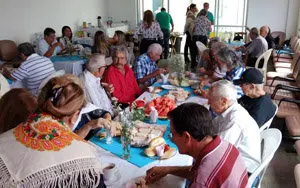 Caballeros de Santiago. Confraternización con los ancianos gallegos 3