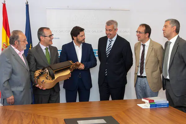 O conselleiro de Cultura, Educación e Ordenación Universitaria, Xesús Vázquez Abad, reunirase co presidente da Federación de Asociacións Galegas en Arxentina, Francisco Lores Mascato. 
foto xoán crespo
03/09/13