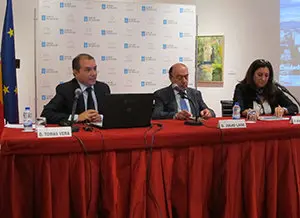 El presidente de la Fundación Ciudad, Tomás Vera, interviniendo en la presentación del Foto Iberoamericano de Ciudades