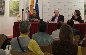 Un momento de la presentación del libro, con público