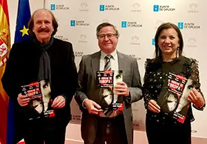 1. Presentación oficial en Madrid de EL VIENTRE DE EUROPA, de izquierda a derecha, el director Juan Pinzás, la productora Pilar Sueiro, y el coordinador de Actos, Ramón Jiménez