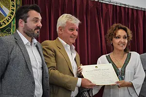 El presidente de la FAGRA, Diego Martínez (izq) junto al diputado Emilio Raposo y la secretaria de la Federación, Lorena Lores