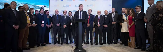 El Presidente D. Fernando Clavijo Batlle inaugura el stand de Canarias en la Feria de Turismo de Madrid, FITUR, a 17 de Enero de 2018. (Foto: Arturo Rodriguez/Presidencia GobCan)


Esta fotografÌa oficial del Gobierno de Canarias es solamente para uso editorial por medios de comunicaciÛn. La fotografÌa no puede ser manipulada de ninguna manera y no se puede utilizar en materiales comerciales y/o polÌticos, publicidad, correos electrÛnicos, productos, promociones que de alguna manera pueda sugerir la aprobaciÛn o respaldo del Presidente, o el Gobierno de Canarias.