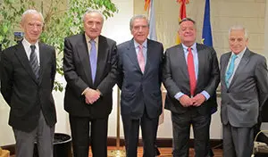 El notario V. Magariños, el delegado de la Xunta, J. R. Ónega, y los doctores Ruza, Ancochea y Carrero