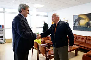 
	El consejero de Presidencia y Justicia, Rafael de la Sierra, recibe al representante de la Casa de Cantabria en Rosario, Argentina.
11 abr 18