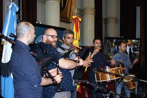 A Vacaloura Vermella en el homenaje a la Asociación Galega Residentes de Mos en el Senado