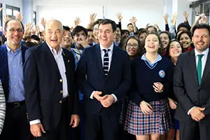 Visita del Conselleiro y los SX de Emigración y Cultura al Colegio Santiago Apósto 8