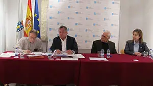 Mesa presidencial de la asamblea. De izda. a dcha., los doctores, Adolfo de la Fuente, Julio Ancochea, Aniceto Charro e Inmaculada Ramos