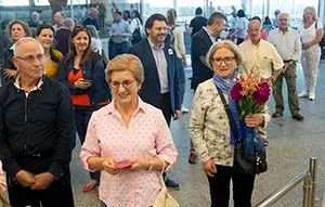 08,40 h.- O secretario xeral da Emigración, Antonio Rodríguez Miranda, acompañado polo delegado territorial da Xunta de Galicia na Coruña, Ovidio Rodeiro Tato, recibirá no aeroporto de Lavacolla os primeiros 83 participantes do programa Reencontros na Casa procedentes da Arxentina e Uruguai. Na sala de chegadas do aeroporto de Lavacolla (Lavacolla, s/n).
foto xoán crespo
21/06/18