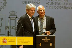 Borrell y Dastis en toma posesión