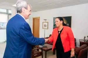 12:30 Despacho del consejero El consejero de Presidencia y Justicia, Rafael de la Sierra, recibe a la cónsul de Marruecos en Bilbao, Fatiha El Kamouri.
18 JULIO 208 © Gabinete de comunicación
