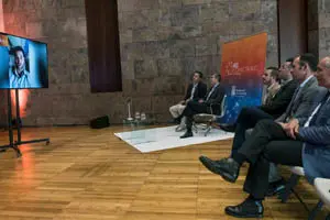El Presidente D. Fernando Clavijo Batlle ,PresentaciÛn de "RECONECTANDO CANARIAS " (conexiÛn en directo con 6 canarios que residen en Europa) , en Presidencia de Tenerife a 20 de Julio 2018. (Foto: Manuel LÈrida/Presidencia GobCan)
Esta fotografÌa oficial del Gobierno de Canarias es solamente para uso editorial por medios de comunicaciÛn. La fotografÌa no puede ser manipulada de ninguna manera y no se puede utilizar en materiales comerciales y/o polÌticos, publicidad, correos electrÛnicos, productos, promociones que de alguna manera pueda sugerir la aprobaciÛn o respaldo del Presidente, o el Gobierno de Canarias.
