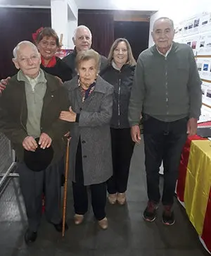 pico muestra barcos Roberto Santa Marta, ex presidente de la entidad, con su esposa, recorriendo la misma.