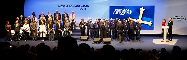 Javier Fernández entrega medallas 11