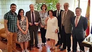 Valentín García, José Ramón Ónega, Víctor Freixanes y Carmen Mejía con miembros de la organización del Congreso