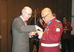 Chile-Manuel Peña entrega distinción a Embajador Carlos Roble Fraga