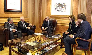 GRAF9039. ANDORRA LA VELLA (ANDORRA), 03/10/2018.- El ministro español de Asuntos Exteriores, Unión Europea y Cooperación, Josep Borrell (2i), jefe del Gobierno de Andorra, Antoni Martí (c), el embajador de España en Andorra, Àngel Ros (i), la ministra de Asuntos Exteriores de Andorra, Maria Ubach (d), y el embajador de Andorra en España, Jaume Gaytán (d), durante la reunión que han mantenido hoy en Andorra La Vella. EFE/Clara Garnica