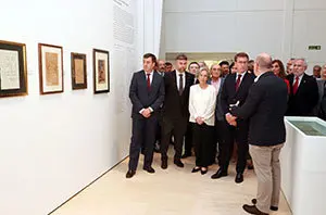  O titular do Goberno galego, Alberto Núñez Feijóo, acompañado do conselleiro de Cultura e Turismo, Román Rodríguez, visitará a exposición Castelao Maxistral.