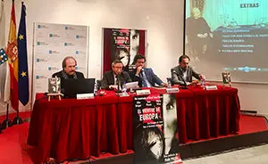 3. En la mesa, el cineasta Juan Pinzás, el coordinador de Actividades Ramón Jiménez, el escritor y analista de cine Fernando Alonso Barahona y el historiador Diego Moldes