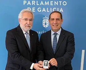 10,45h.- O conselleiro de Facenda, Valeriano Martínez, fará entrega ao presidente do Parlamento de Galicia, Miguel Ángel Santalices, do Proxecto de Orzamentos de Galicia para 2019. No despacho do Presidente. No Pazo do Hórreo. SÓ GRÁFICOS. 
11,00h.- O conselleiro de Facenda, Valeriano Martínez ofrecerá unha rolda de prensa para presentar os Orzamentos galegos para o ano 2019. Na sala de reunións A (2º andar). No Pazo do Hórreo

foto xoán crespo
19/10/2018