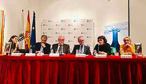 2. En la mesa, de izquierda a derecha Raquel Rivera, Nico García, José Ramón Ónega, Jesús Vázquez, Marifé Santiago, Mayda Bustamante