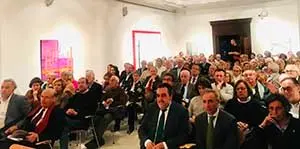3. Al acto acudieron destacados profesionales de diversos ámbitos como el periodismo, la cultura o la política