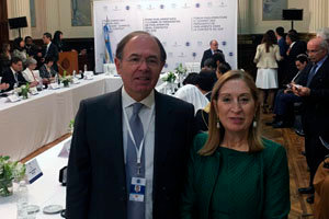 Ana Pastor y Pío García Escudero en el Foro Parlamentario 1