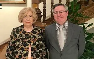 1. La ponente, Ana M&ordf; Forneas, con el coordinador de Actividades de la casa, Ramón Jiménez