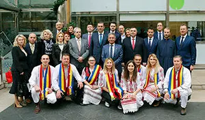 11:30 Sala de Usos Múltiples, Gobierno de Cantabria (1ª planta)
El presidente de Cantabria, Miguel Ángel Revilla, junto a los consejeros de Presidencia y Justicia, Rafael de la Sierra; de Economía, Hacienda y Empleo, Juan José Sota, y de Obras Públicas y Vivienda, José María Mazón, firma con el presidente del distrito rumano de Constanza, Marius Horia, la declaración de voluntades para el fomento de las relaciones entre ambos territorios.
12 dic 18