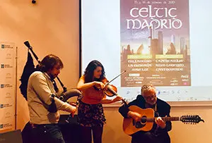 6. Javier Franco, Paula Gómez y Alfonso Blanco interpretaron varias piezas que fueron seguidas por el público con mucho entusiasmo 