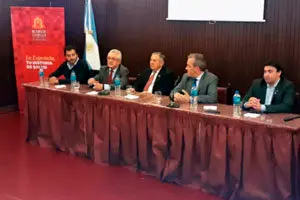 Torres Castro y Moares con directivos comodorenses