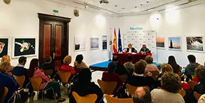 3. Medio centenar de personas acudieron a la Delegación de la Xunta en Madrid para celebrar el Día del Libro