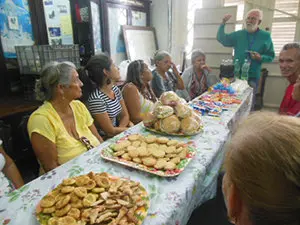 Cuba-Bardo diciendo sus poemas en lengua gallega