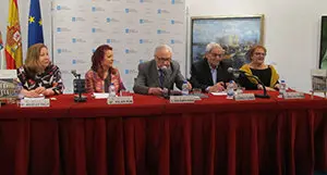 Ángeles Sallé, Pilar Pin, José Ramón Ónega, Alfonso S. Palomares y María Xosé Porteiro, en la mesa durante la presentación