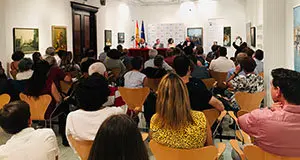 3. Más de medio centenar de personas acudieron a la presentación del libro de Laura Orens