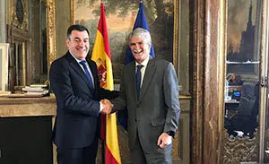Román Rodríguez y Alfonso Dastis 1
