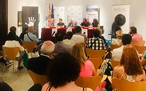 3. Al acto asistieron tanto profesionales como público en general