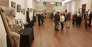 Muestra de pinturas en el Burgalés 2