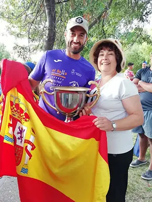 viedma_regata.Bouzan entrega trofeo1