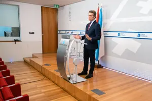 O titular do Goberno galego, Alberto Núñez Feijóo, durante a rolda de prensa posterior á reunión semanal do Consello da Xunta. San Caetano, Santiago de Compostela, 27/03/20.