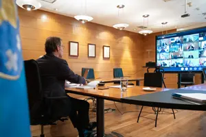 O titular do Goberno galego, Alberto Núñez Feijóo, mantén unha videoconferencia co presidente do Goberno central, Pedro Sánchez, e os outros presidentes autonómicos.. San Caetano, Santiago de Compostela, 29/03/20.